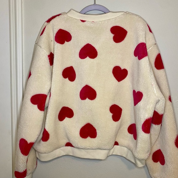 💥BOGO💥 Fuzzy Soft Cropped Jacket. Fully Lined. Cute Heart Design.NWOT - Picture 2 of 5
